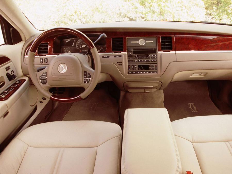  Lincoln Town Car 2003 года  (фото 5 из 68)